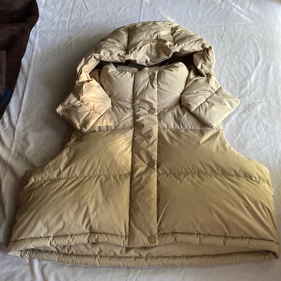 Lululemon Cropped Winter Puffer Vest - Picture 2 of 8